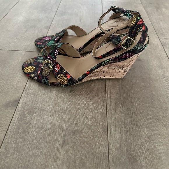 Gorgeous Pineapple Fruits Wedge Cork Strappy Open Toe Black Sandals Heels size 9 - Picture 8 of 16